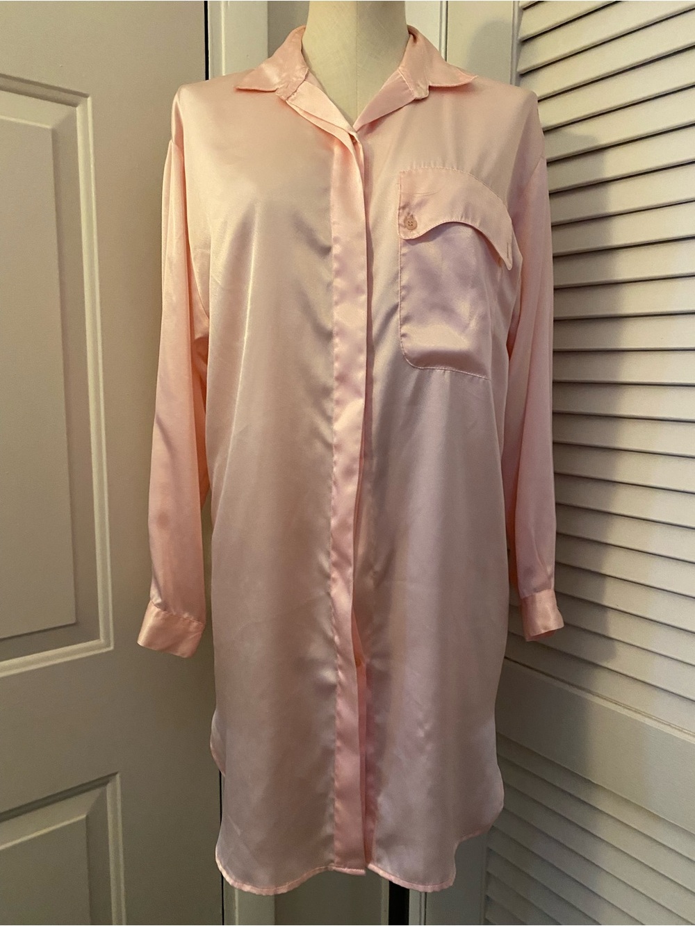 Vintage 1990’s “Today Tonight” Satin Sleep Shirt Nightshirt - Soft Pink- Size S